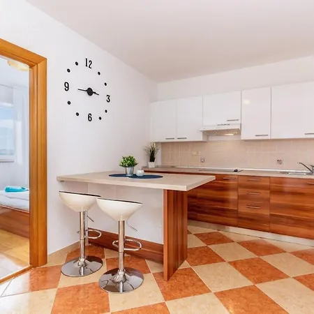 Mit Balkon Und Meerblick By Interhome דירה דראמליי